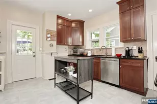 142 Wyckoff Ave, Waldwick, NJ 07463 - Photo 15