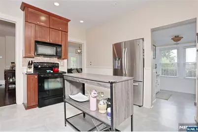 142 Wyckoff Avenue, Waldwick, NJ 07463 - Photo 17