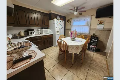 499 Jauncey Avenue, Lyndhurst Township, NJ 07071 - Photo 7