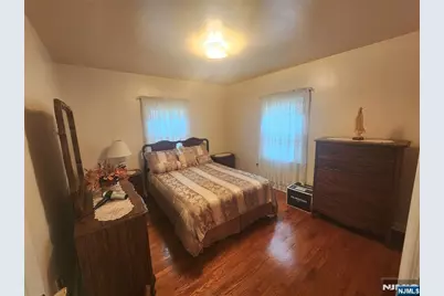 499 Jauncey Avenue, Lyndhurst Township, NJ 07071 - Photo 11
