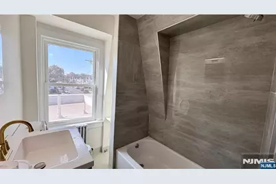 192 Midland Avenue 3 #3, Kearny, NJ 07032 - Photo 11