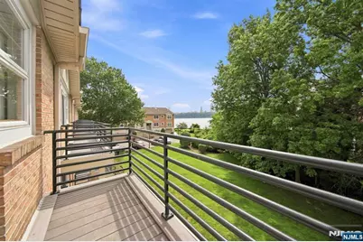 31 Grand Cove Way E31 #E31, Edgewater, NJ 07020 - Photo 15