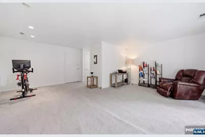 31 Grand Cove Way E31 #E31, Edgewater, NJ 07020 - Photo 21