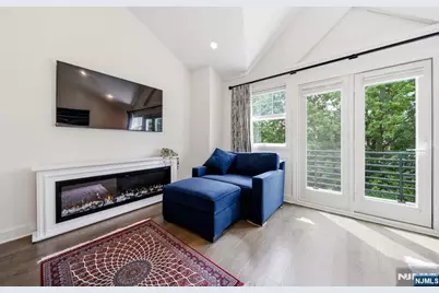 31 Grand Cove Way E31 #E31, Edgewater, NJ 07020 - Photo 13