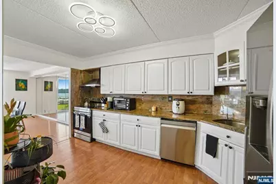 1055 River Road 312 #312, Edgewater, NJ 07020 - Photo 11
