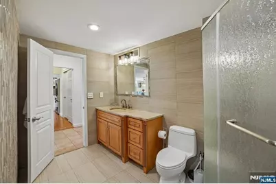 1055 River Road 312 #312, Edgewater, NJ 07020 - Photo 15