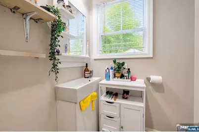 52 Thomas, Bloomfield, NJ 07003 - Photo 17