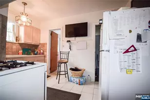 35 Hilton St, Clifton, NJ 07011 - Photo 9