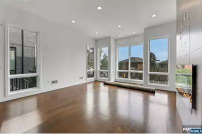 712 Undercliff Avenue, Edgewater, NJ 07020 - Photo 5