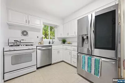 37 Forest Avenue, Nutley, NJ 07110 - Photo 5