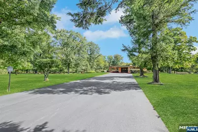 170 Pulis Avenue, Franklin Lakes, NJ 07417 - Photo 3