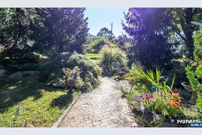10 Locust Lane, Mahwah, NJ 07430 - Photo 25