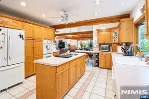 10 Locust Ln, Mahwah, NJ 07430 - Photo 5