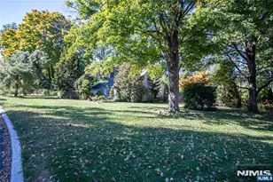 10 Locust Ln, Mahwah, NJ 07430 - Photo 29