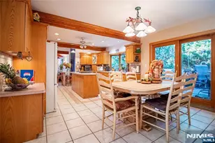 10 Locust Ln, Mahwah, NJ 07430 - Photo 5