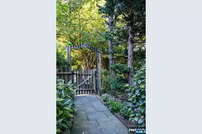 10 Locust Lane, Mahwah, NJ 07430 - Photo 23