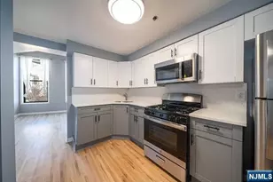 9 Park Ave 2A, Rutherford, NJ 07070 - Photo 3