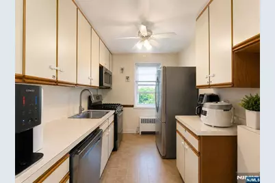 2350 Linwood Avenue 1G #1G, Fort Lee, NJ 07024 - Photo 9