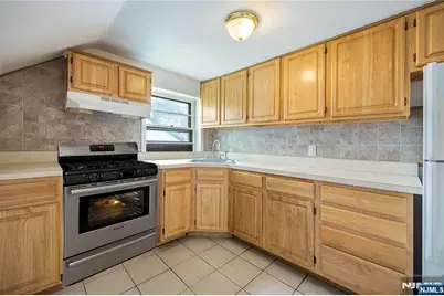 335 10th Street 2nd Fl. #2nd fl., Palisades Park, NJ 07650 - Photo 3