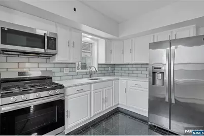 113 Oakwood Avenue, Cliffside Park, NJ 07010 - Photo 9