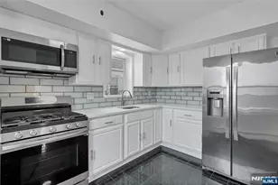 113 Oakwood Ave, Cliffside Park, NJ 07010 - Photo 9
