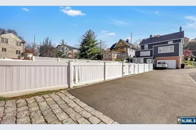 424 Grand Avenue, Leonia, NJ 07605 - Photo 3
