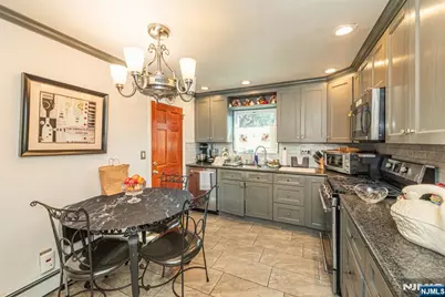 424 Oak Street, Ridgefield, NJ 07657 - Photo 13