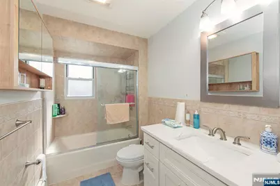 424 Oak Street, Ridgefield, NJ 07657 - Photo 11