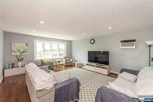 424 Oak St, Ridgefield, NJ 07657 - Photo 5
