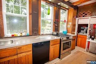 93 Ivy Ln, Englewood, NJ 07631 - Photo 7