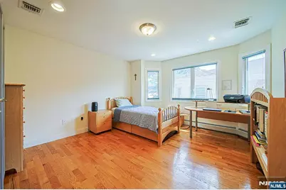 305 E Harriet Avenue B #B, Palisades Park, NJ 07650 - Photo 17