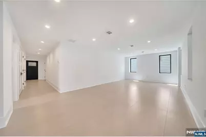 1077 Abbott Boulevard, Fort Lee, NJ 07024 - Photo 19