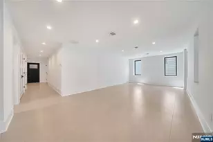 1077 Abbott Blvd, Fort Lee, NJ 07024 - Photo 19