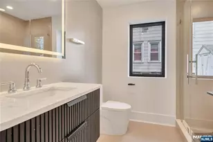 1077 Abbott Blvd, Fort Lee, NJ 07024 - Photo 21