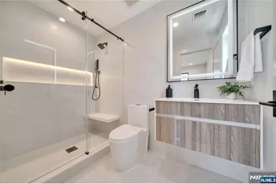 1077 Abbott Boulevard, Fort Lee, NJ 07024 - Photo 35