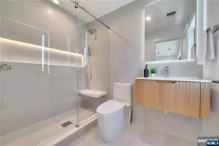 1077 Abbott Blvd, Fort Lee, NJ 07024 - Photo 33