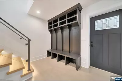 1077 Abbott Boulevard, Fort Lee, NJ 07024 - Photo 17