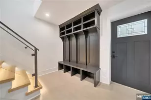 1077 Abbott Blvd, Fort Lee, NJ 07024 - Photo 17