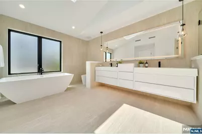 1077 Abbott Boulevard, Fort Lee, NJ 07024 - Photo 27