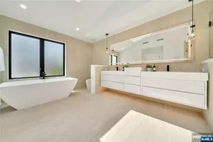 1077 Abbott Blvd, Fort Lee, NJ 07024 - Photo 27