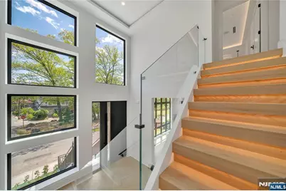 1077 Abbott Boulevard, Fort Lee, NJ 07024 - Photo 23
