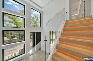 1077 Abbott Blvd, Fort Lee, NJ 07024 - Photo 23