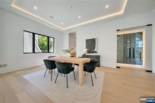 1077 Abbott Blvd, Fort Lee, NJ 07024 - Photo 5
