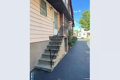 264 Lawton Avenue 1 #1, Cliffside Park, NJ 07010 - Photo 3