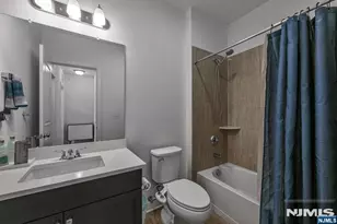 68 Parkside Ln 68, Teaneck Township, NJ 07666 - Photo 21
