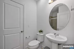 68 Parkside Ln 68, Teaneck Township, NJ 07666 - Photo 25