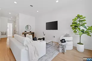 22 Gabriel Ct 15, Paramus, NJ 07652 - Photo 9
