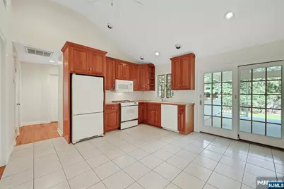 12 Leoson Parkway, Old Tappan, NJ 07675 - Photo 9
