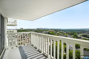 555 North Ave 21 H, Fort Lee, NJ 07024 - Photo 3