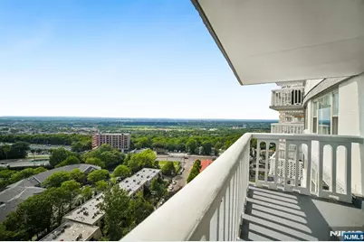 555 North Avenue 21 H #21 H, Fort Lee, NJ 07024 - Photo 1